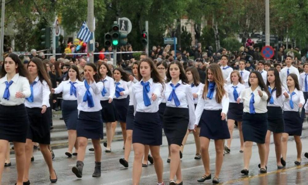 Κατεπείγουσα ΕΔΕ για τον γυμναστή που ήθελε μόνο «ψηλές και αδύνατες» μαθήτριες για την επερχόμενη παρέλαση